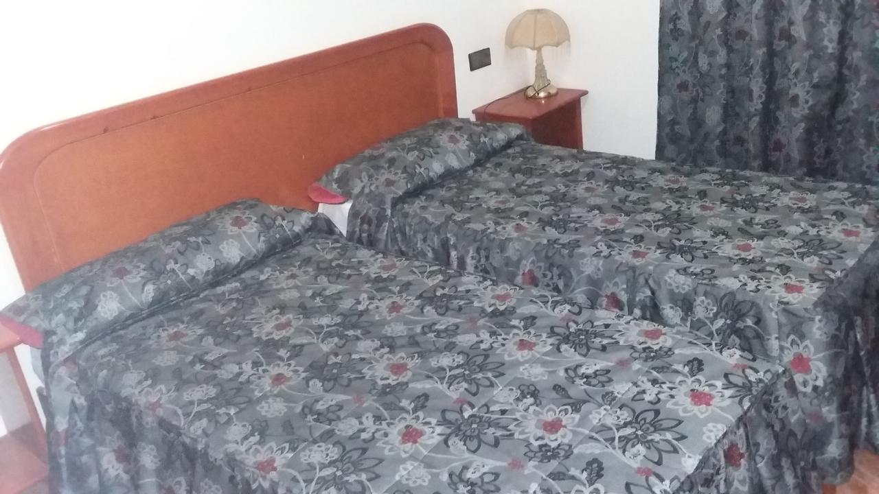 Motel Paris Dakar Selouane Eksteriør billede